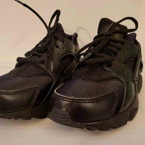 Nike Huarache Black - Womens 6.5
